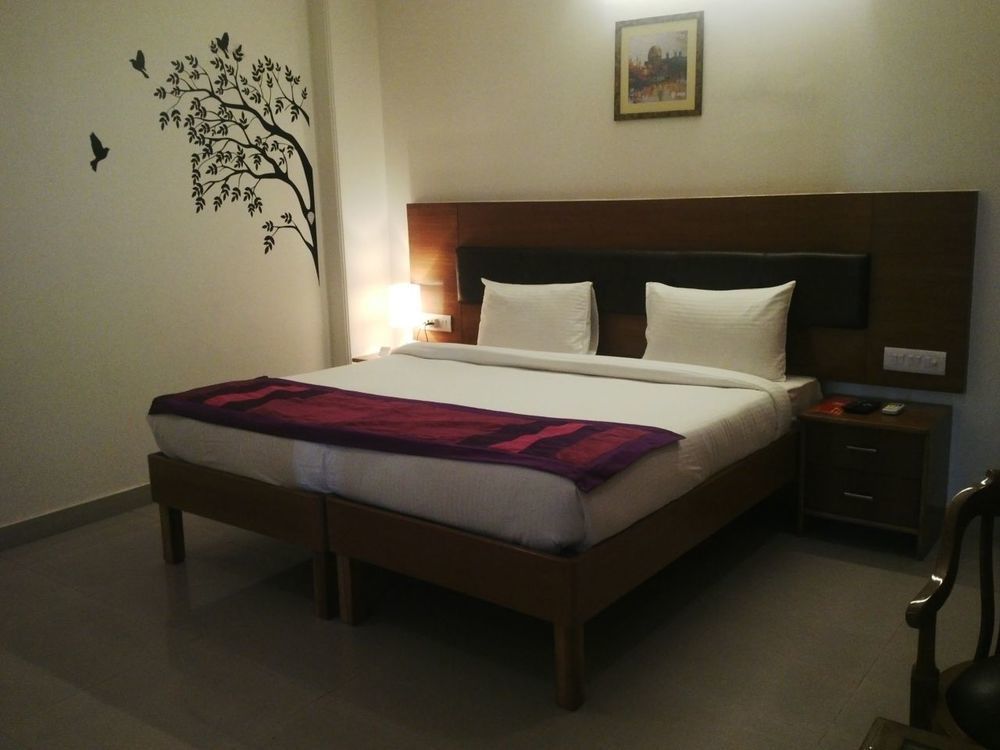 Red Carpet Hotels Noida Extérieur photo