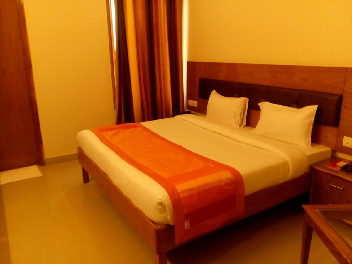 Red Carpet Hotels Noida Extérieur photo