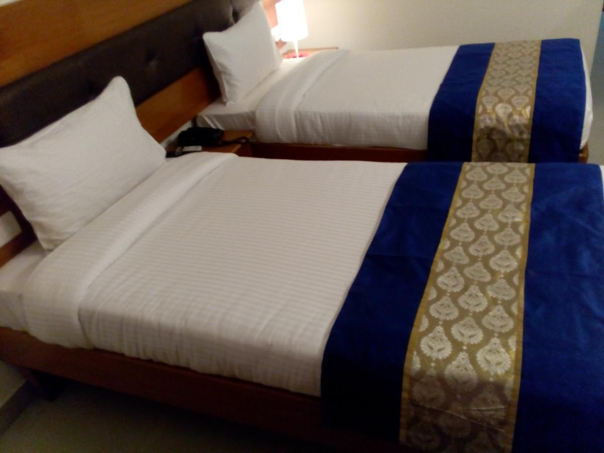 Red Carpet Hotels Noida Extérieur photo