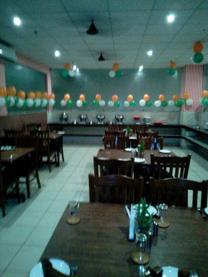 Red Carpet Hotels Noida Extérieur photo