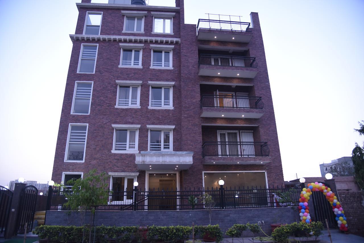 Red Carpet Hotels Noida Extérieur photo